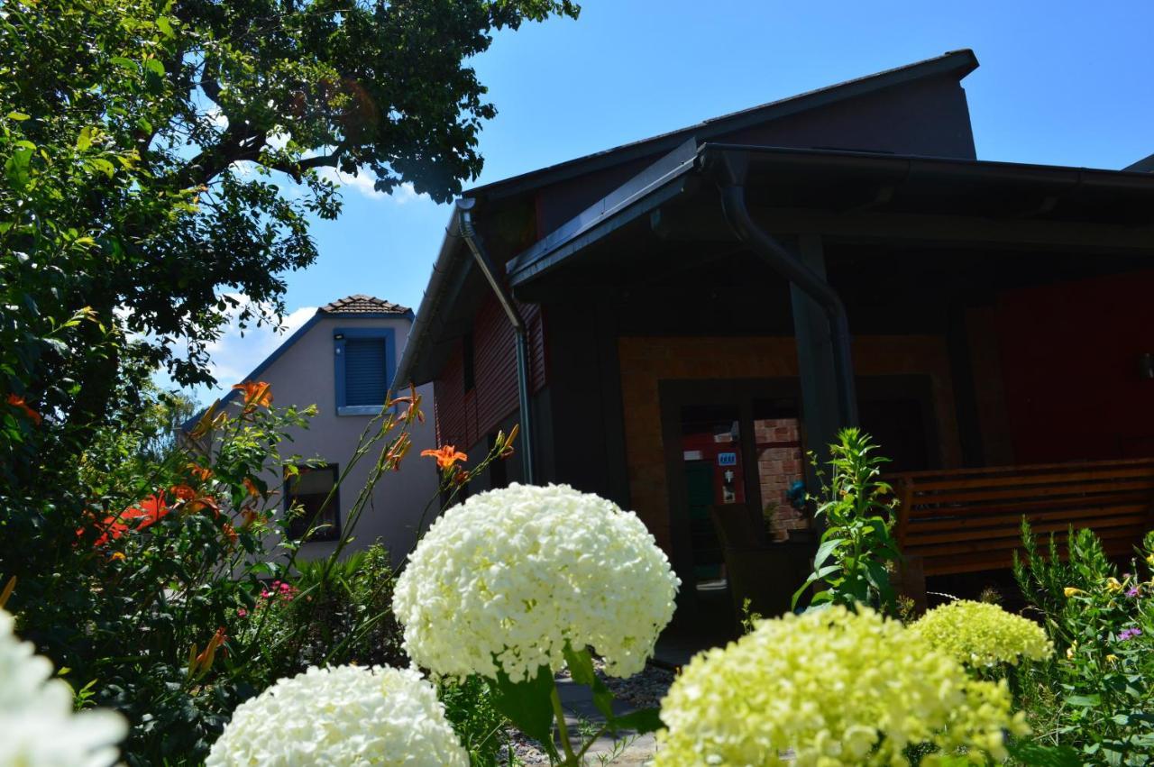 Bootshaus Villa ไอเซนชตัดท์ ภายนอก รูปภาพ