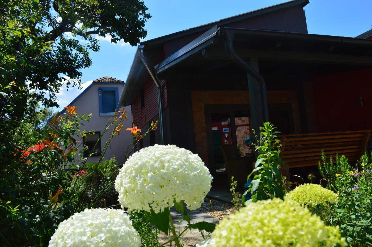 Bootshaus Villa ไอเซนชตัดท์ ภายนอก รูปภาพ